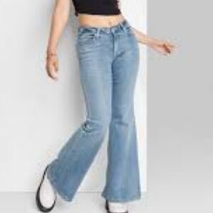 💖 R21 Flare Leg Jeans Light Medium Wash 7 Low Cut Denim Juniors Women's Trendy